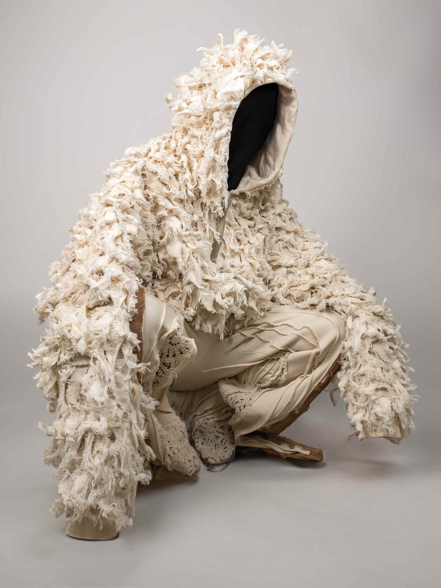 Hoodie Yeti Over Cream